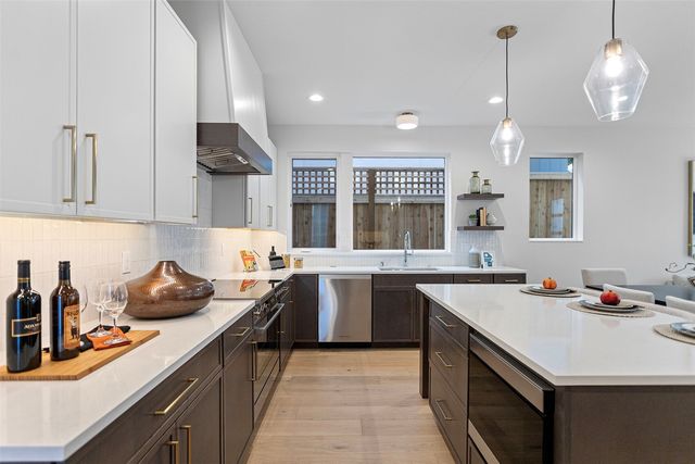 8039 Wallingford Avenue N, Seattle, WA 98103