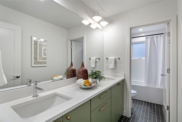 8039 Wallingford Avenue N, Seattle, WA 98103