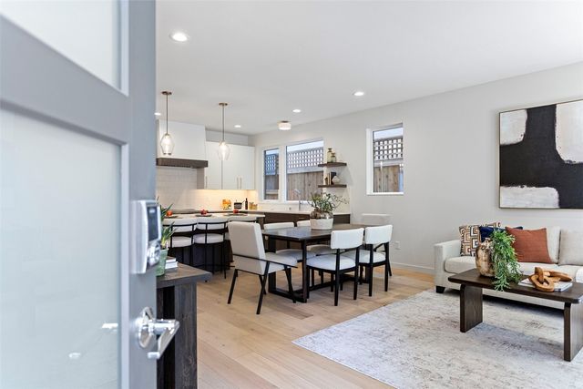 8039 Wallingford Avenue N, Seattle, WA 98103