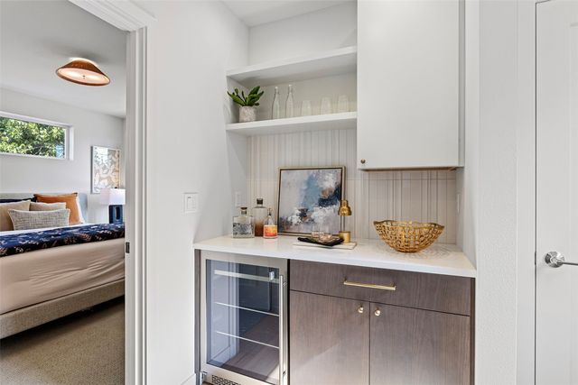 8039 Wallingford Avenue N, Seattle, WA 98103