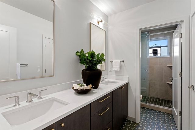 8039 Wallingford Avenue N, Seattle, WA 98103