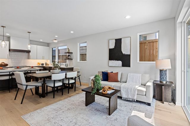 8039 Wallingford Avenue N, Seattle, WA 98103