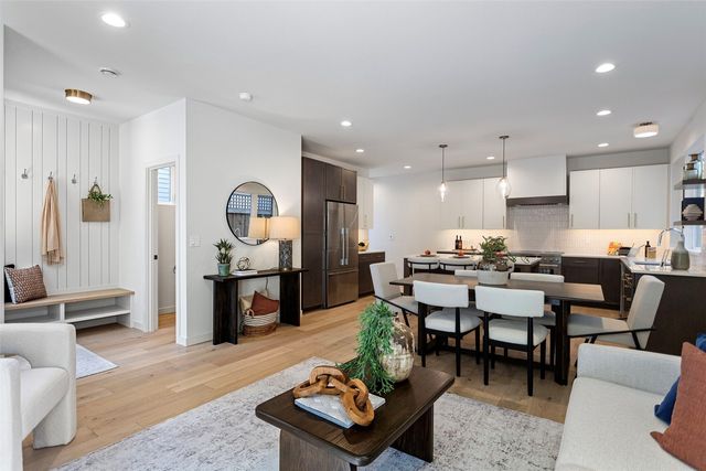 8039 Wallingford Avenue N, Seattle, WA 98103