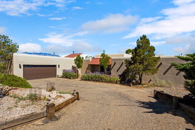 489 El Rey Drive, Corrales, NM 87048