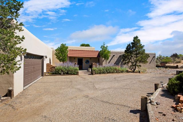 489 El Rey Drive, Corrales, NM 87048