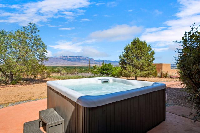 489 El Rey Drive, Corrales, NM 87048
