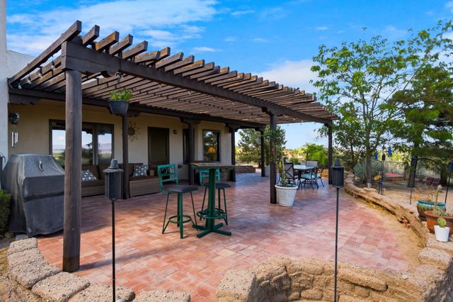 489 El Rey Drive, Corrales, NM 87048