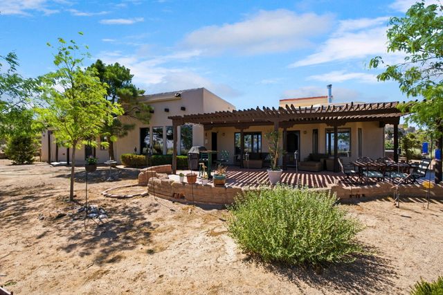 489 El Rey Drive, Corrales, NM 87048