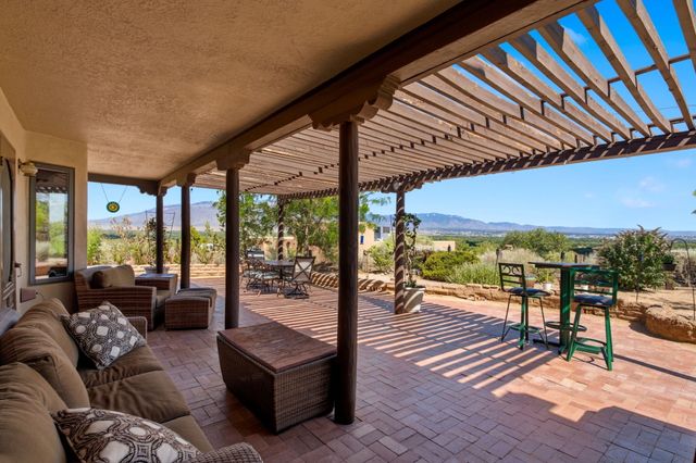 489 El Rey Drive, Corrales, NM 87048