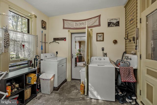 781 NEWPORT AVE, Gap, PA 17527
