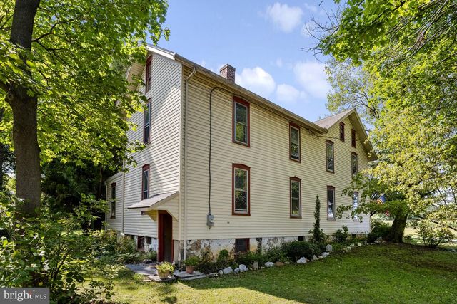 781 NEWPORT AVE, Gap, PA 17527