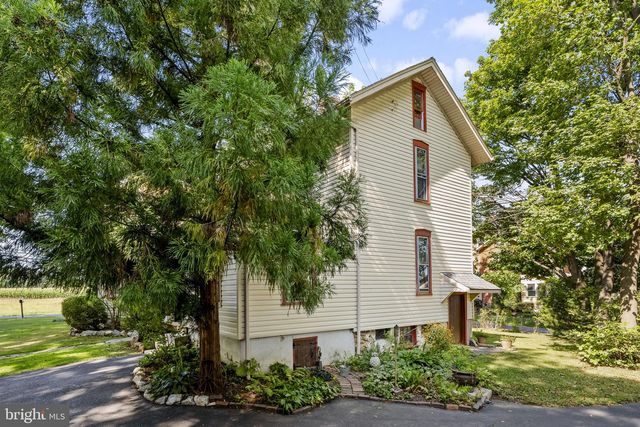 781 NEWPORT AVE, Gap, PA 17527