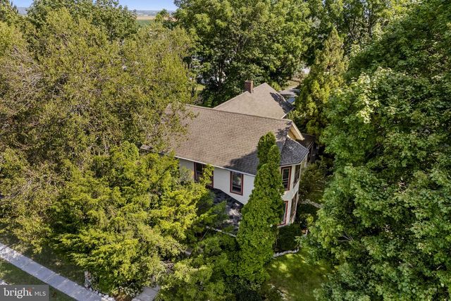 781 NEWPORT AVE, Gap, PA 17527