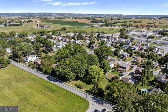 781 NEWPORT AVE, Gap, PA 17527
