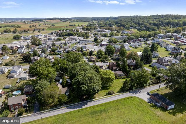 781 NEWPORT AVE, Gap, PA 17527