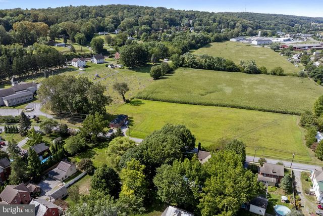 781 NEWPORT AVE, Gap, PA 17527