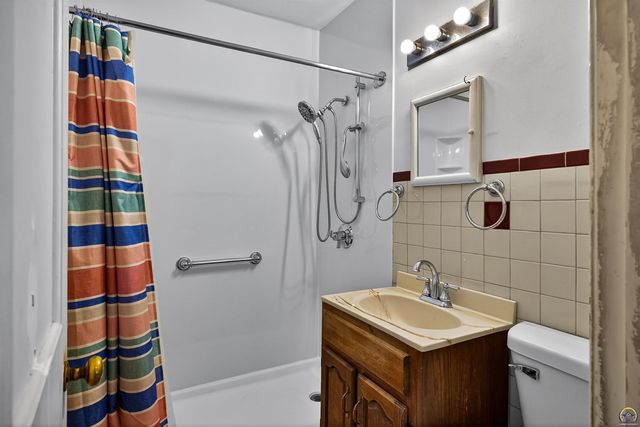 2325 SW Harrison ST, Topeka, KS 66611