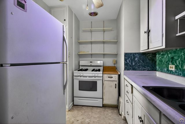 2325 SW Harrison ST, Topeka, KS 66611