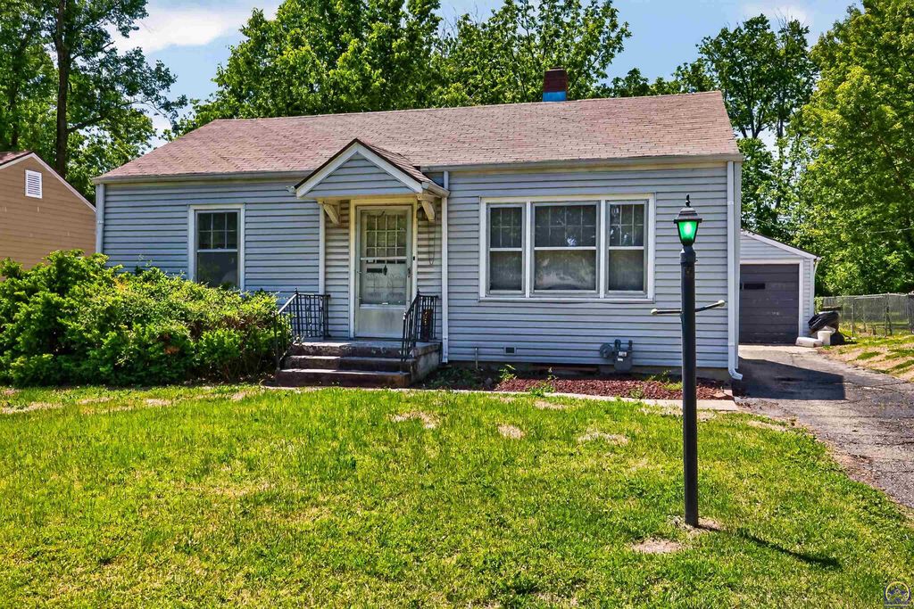 2325 SW Harrison ST, Topeka, KS 66611