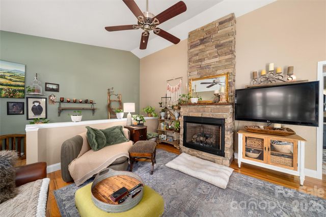40 Whipoorwill Way, Waynesville, NC 28786