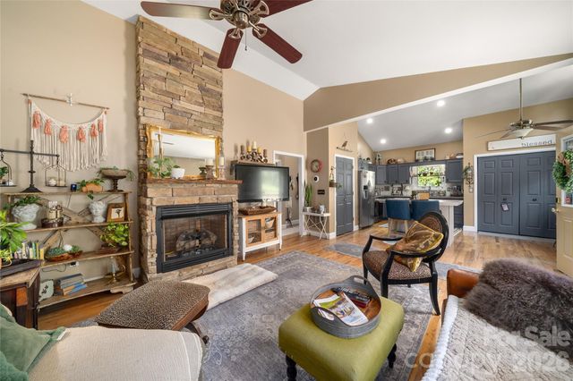 40 Whipoorwill Way, Waynesville, NC 28786