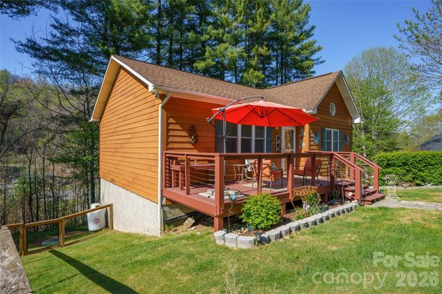 40 Whipoorwill Way, Waynesville, NC 28786