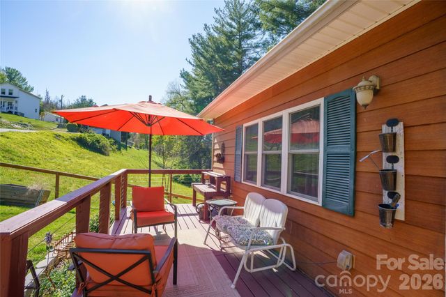 40 Whipoorwill Way, Waynesville, NC 28786