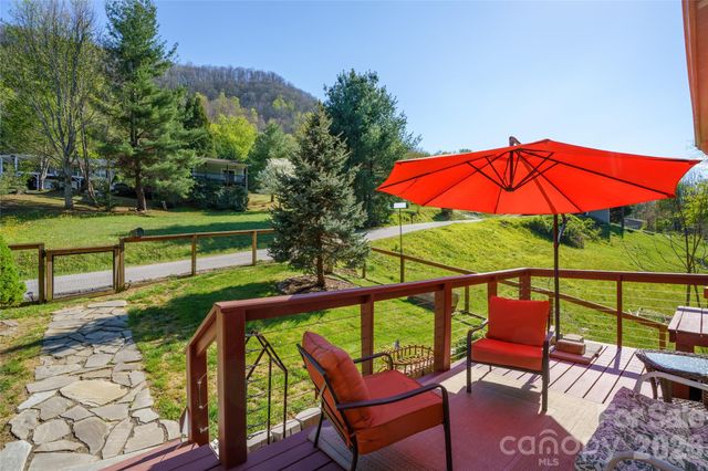 40 Whipoorwill Way, Waynesville, NC 28786