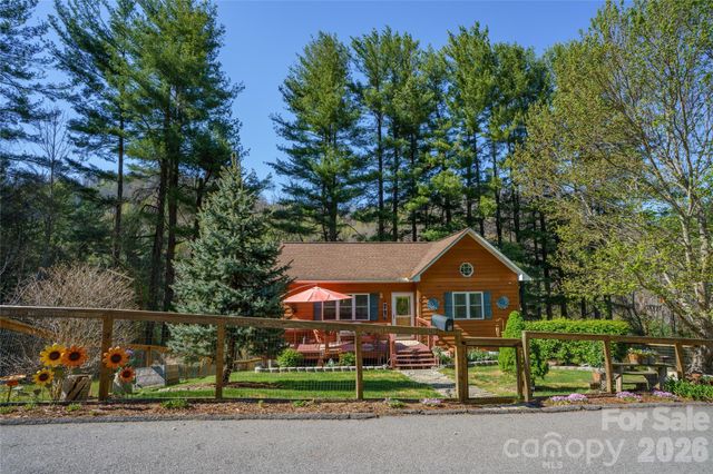 40 Whipoorwill Way, Waynesville, NC 28786