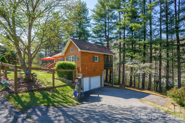 40 Whipoorwill Way, Waynesville, NC 28786