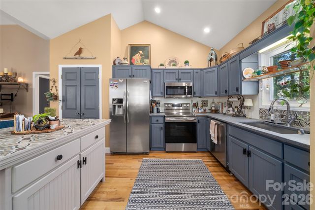 40 Whipoorwill Way, Waynesville, NC 28786