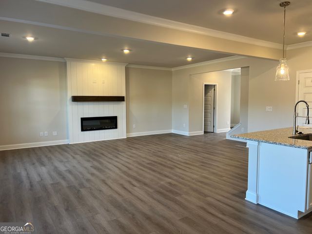 3527 Iron Hearth Bend 112A, Snellville, GA 30039