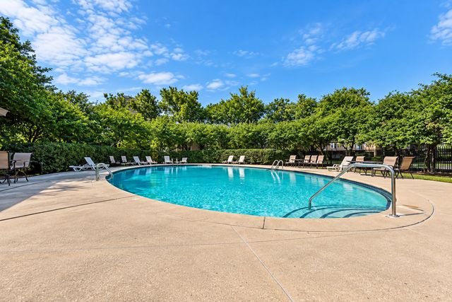 1400 E 55th Place 208S, Chicago, IL 60637