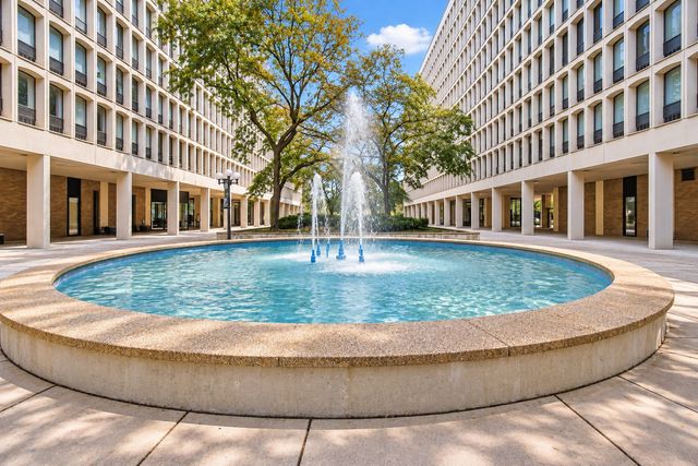 1400 E 55th Place 208S, Chicago, IL 60637