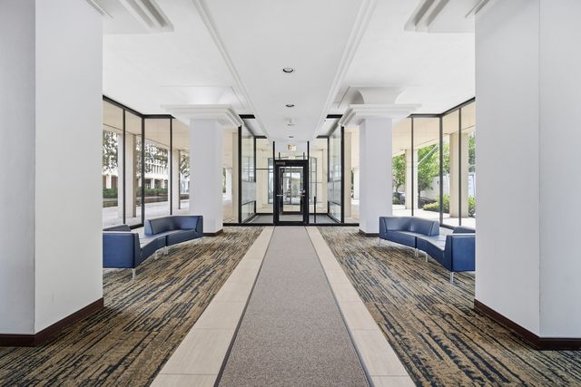 1400 E 55th Place 208S, Chicago, IL 60637