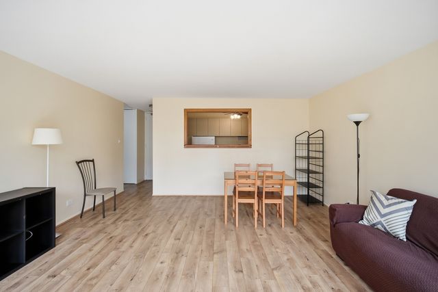 1400 E 55th Place 208S, Chicago, IL 60637