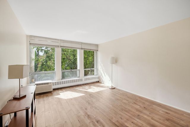 1400 E 55th Place 208S, Chicago, IL 60637