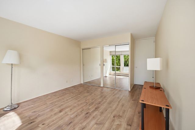 1400 E 55th Place 208S, Chicago, IL 60637