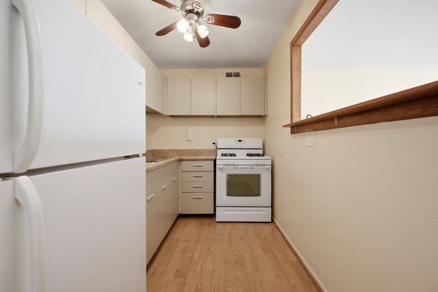 1400 E 55th Place 208S, Chicago, IL 60637