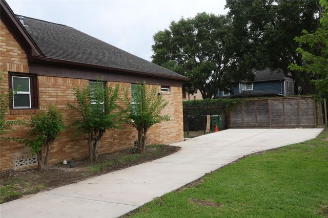 3121 Southmore Boulevard, Houston, TX 77004