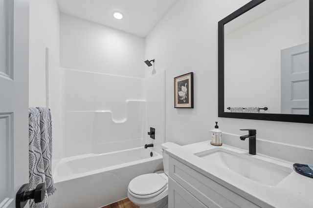 5432 N Saint Paul Ct, Wichita, KS 67204