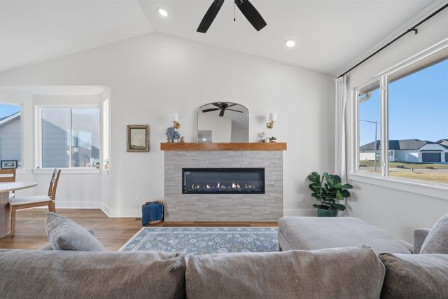 5432 N Saint Paul Ct, Wichita, KS 67204