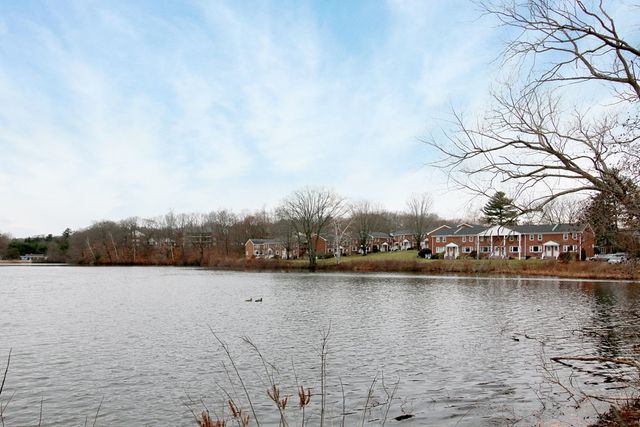 60 Lake St D, Winchester, MA 01890