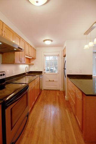 60 Lake St D, Winchester, MA 01890