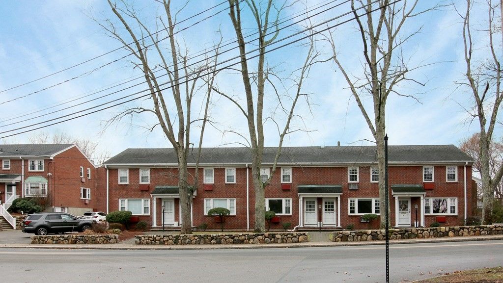 60 Lake St D, Winchester, MA 01890