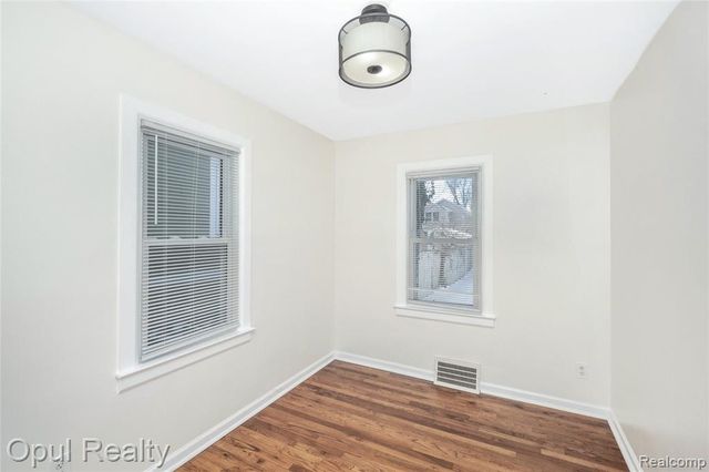 1821 N Lafayette Avenue, Royal Oak, MI 48073