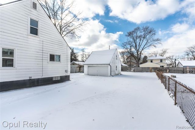 1821 N Lafayette Avenue, Royal Oak, MI 48073