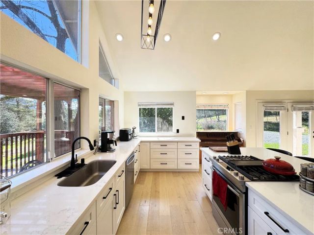 14605 Tomki Rd, Redwood Valley, CA 95470