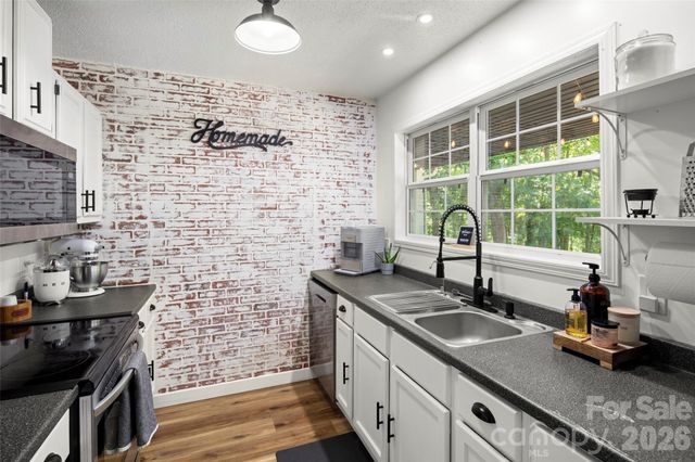 354 Boulder View Drive, Flat Rock, NC 28731