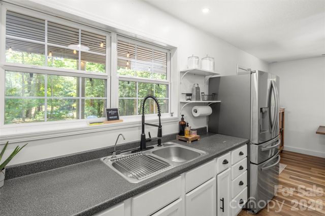 354 Boulder View Drive, Flat Rock, NC 28731